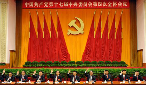 這是胡錦濤、吳邦國、溫家寶、賈慶林、李長春、習(xí)近平、李克強(qiáng)、賀國強(qiáng)、周永康在主席臺上。新華社記者黃敬文攝